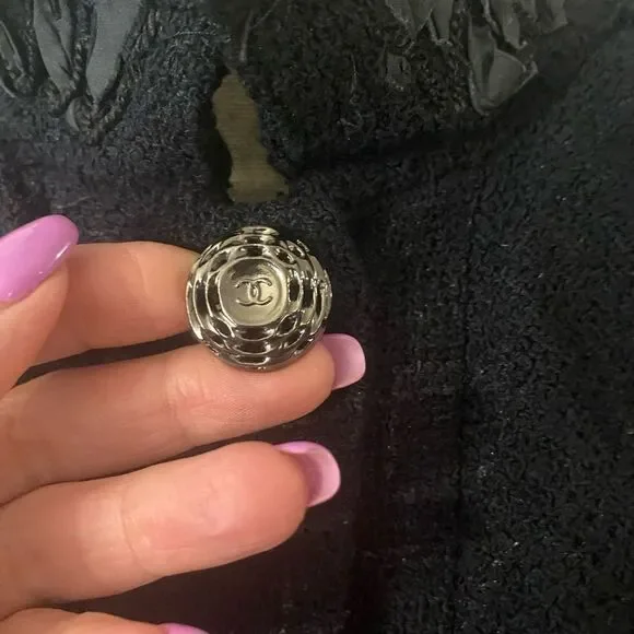 NWT Chanel skirt suit, size 38(S) - Picture 4 of 16